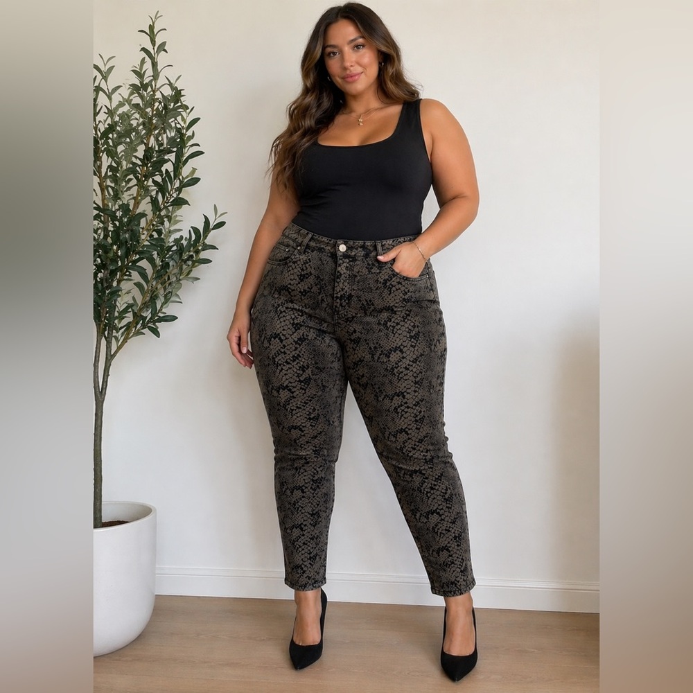 Torrid Celebrity Pink Snakeskin Print Skinny Jeans Size 20 NWT High Rise 30”